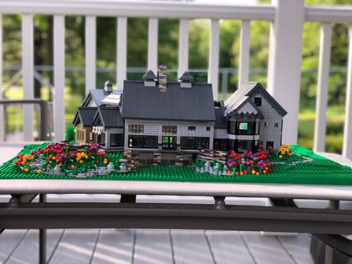 Нью-йоркский дизайнер воссоздаёт дома из LEGO (14 фото)
