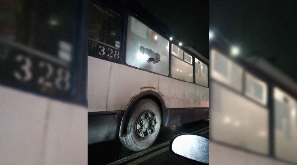Два троллейбуса обстреляли в Петрозаводске